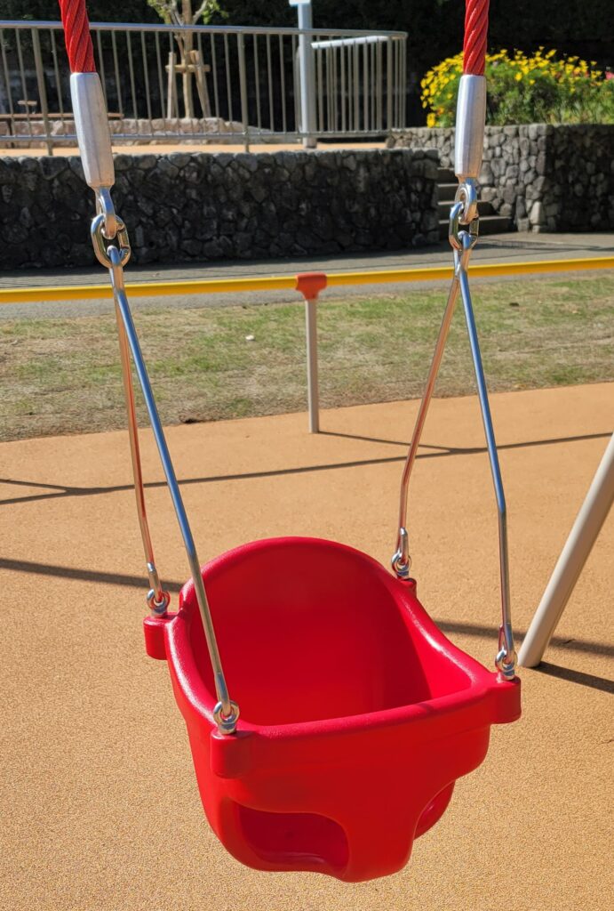 西南杜の湖畔公園イス型