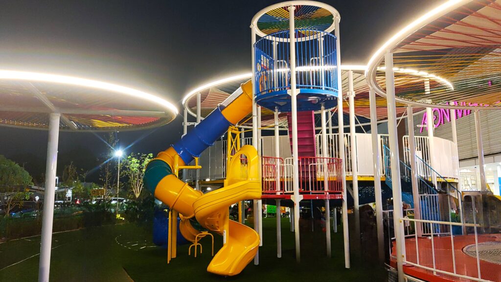 児童エリアすべり台